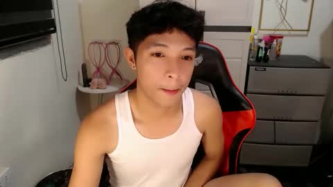 Snapshot of urhotethanxx chatting on May 2026 04:01:02 PM Ethan online show from May 2026 04:01:02 PM