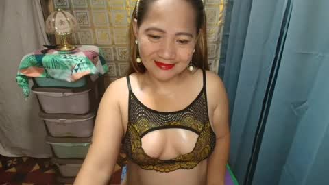 urhotmomzoey online show from July 2026 05:48:02 PM