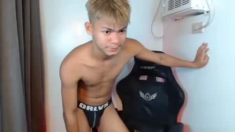 Snapshot of urhotpinoy_izaac chatting on October 2025 04:20:02 AM simeon ulok online show from October 2025 04:20:02 AM