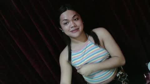 urhottie_bella online show from May 2026 11:00:02 PM