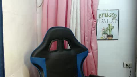 Snapshot of urlovely_sofie chatting on November 2025 04:51:01 PM Sofie online show from November 2025 04:51:01 PM