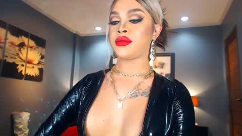 UrMajestyTyra online show from January 2025 12:02:01 AM