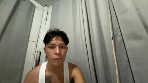 Snapshot of urpinoyasianx chatting on April 2026 09:40:02 AM Mel online show from April 2026 09:40:02 AM