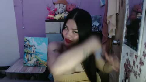 Snapshot of urpreciouspinayxxx chatting on March 2026 12:57:01 AM hi im kim online show from March 2026 12:57:01 AM