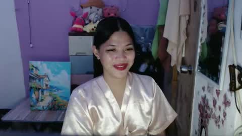 Snapshot of urpreciouspinayxxx chatting on March 2026 10:33:01 AM hi im kim online show from March 2026 10:33:01 AM