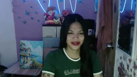 Snapshot of urpreciouspinayxxx chatting on March 2026 12:26:01 AM hi im kim online show from March 2026 12:26:01 AM