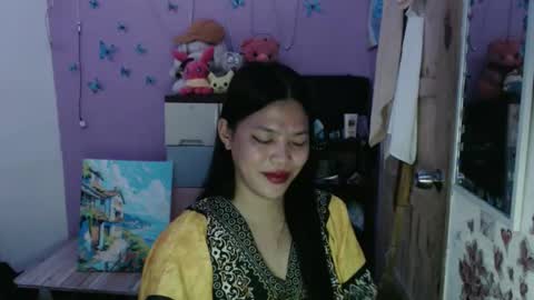 Snapshot of urpreciouspinayxxx chatting on March 2026 12:32:01 PM hi im kim online show from March 2026 12:32:01 PM