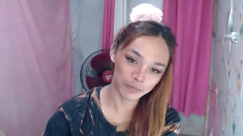 Snapshot of ursexy_debra chatting on October 2025 05:47:03 PM TYRA online show from October 2025 05:47:03 PM