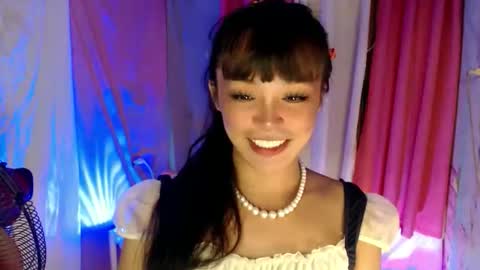 Snapshot of ursexy_debra chatting on November 2025 10:47:02 AM TYRA online show from November 2025 10:47:02 AM
