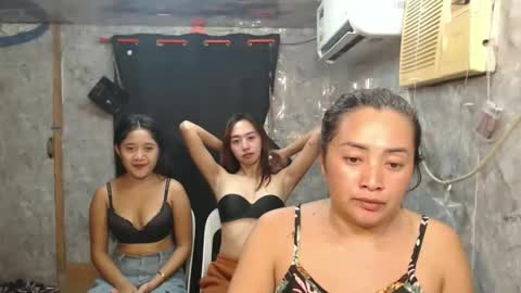 ursweetpinky online show from May 2026 12:17:02 AM