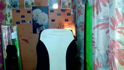 Snapshot of urunexpensivecamilla chatting on February 2026 06:33:02 AM YOURGIRLCAMILLA online show from February 2026 06:33:02 AM