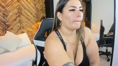 U R Z U R I online show from April 2026 01:16:02 PM