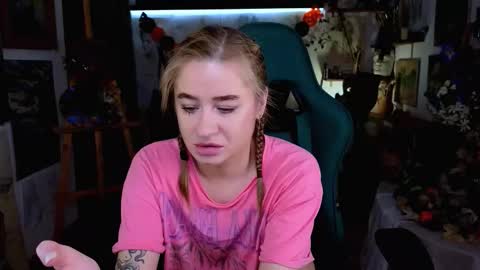 Leila online show from October 2025 07:38:02 PM