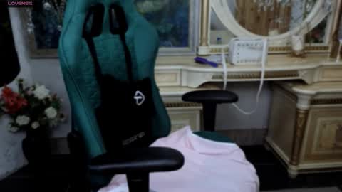 Leila online show from November 2025 09:12:02 AM