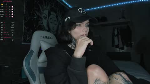 Snapshot of uwu_eva chatting on March 2026 05:30:02 PM Eva online show from March 2026 05:30:02 PM