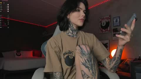 Snapshot of uwu_eva chatting on April 2026 03:22:02 AM Eva online show from April 2026 03:22:02 AM
