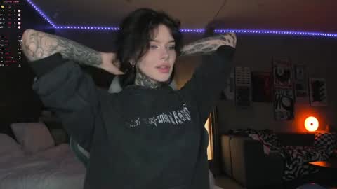 Snapshot of uwu_eva chatting on June 2026 08:57:01 AM Eva online show from June 2026 08:57:01 AM