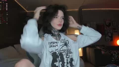 Snapshot of uwu_eva chatting on June 2026 09:33:01 AM Eva online show from June 2026 09:33:01 AM
