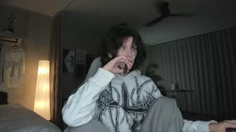Snapshot of uwu_eva chatting on June 2026 07:40:01 PM Eva online show from June 2026 07:40:01 PM