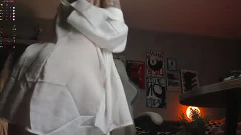 Snapshot of uwu_eva chatting on July 2026 05:52:01 PM Eva online show from July 2026 05:52:01 PM