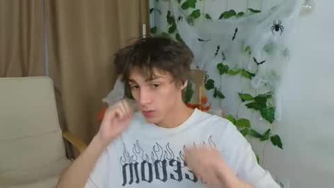 Snapshot of va1ora chatting on November 2025 12:28:01 PM Valora online show from November 2025 12:28:01 PM