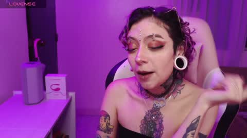 Snapshot of vainilla_l chatting on January 2025 01:32:01 AM Vainilla Independent model online show from January 2025 01:32:01 AM