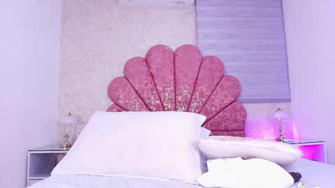 Vaiolet colls online show from February 2026 12:01:02 PM