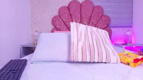 Vaiolet colls online show from February 2026 12:04:02 PM