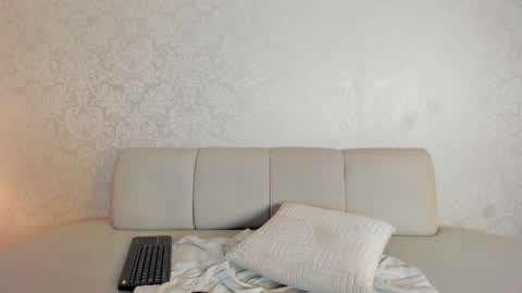 Vaiolet  online show from June 2026 09:57:02 PM