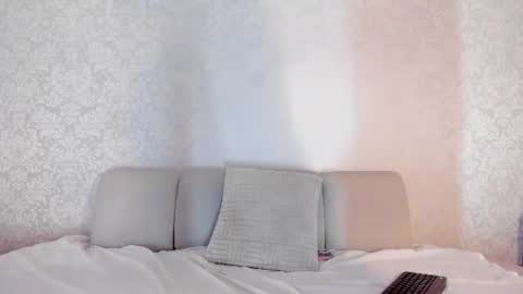 Vaiolet  online show from June 2026 09:52:01 PM