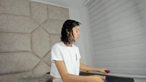 V A I O L E T T  S M I T H online show from September 2025 10:05:01 AM