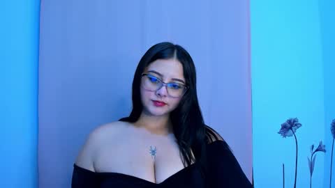 Snapshot of val_ferrer chatting on September 2025 10:55:02 PM Valeria online show from September 2025 10:55:02 PM