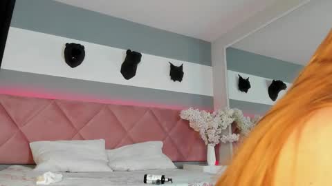 Snapshot of val_oconner chatting on September 2025 03:09:02 AM val_oconner online show from September 2025 03:09:02 AM