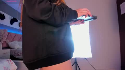 Snapshot of val_oconner chatting on October 2025 03:08:01 AM val_oconner online show from October 2025 03:08:01 AM