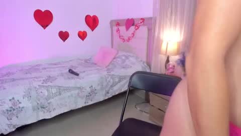 Snapshot of vale_kross chatting on February 2025 01:05:02 PM HI IM NEW online show from February 2025 01:05:02 PM