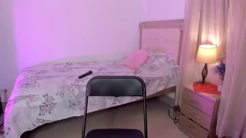 Snapshot of vale_kross chatting on March 2025 02:01:02 PM HI IM NEW online show from March 2025 02:01:02 PM