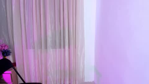 Snapshot of vale_kross chatting on October 2025 01:29:02 PM HI IM NEW online show from October 2025 01:29:02 PM