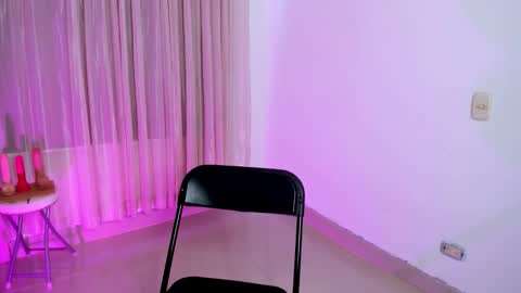 Snapshot of vale_kross chatting on February 2026 04:36:02 PM HI IM NEW online show from February 2026 04:36:02 PM