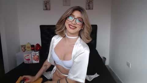 Snapshot of valen_foxxx chatting on May 2026 01:50:02 PM valen_foxxx online show from May 2026 01:50:02 PM