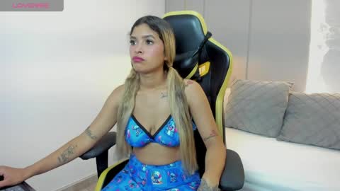 V A L E N online show from April 2026 12:27:02 PM