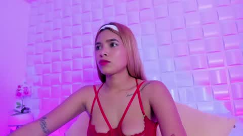 V A L E N online show from June 2026 07:08:02 PM
