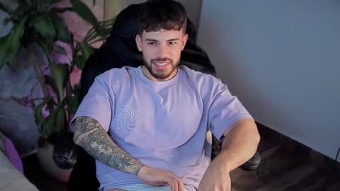 Snapshot of valenthinoking chatting on September 2025 11:59:01 PM valenthinoking online show from September 2025 11:59:01 PM