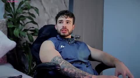 Snapshot of valenthinoking chatting on October 2025 03:06:02 AM valenthinoking online show from October 2025 03:06:02 AM