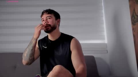 Snapshot of valenthinoking chatting on October 2025 05:51:02 PM valenthinoking online show from October 2025 05:51:02 PM