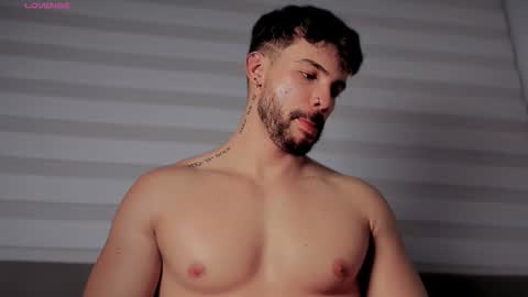 Snapshot of valenthinoking chatting on November 2025 03:23:01 AM valenthinoking online show from November 2025 03:23:01 AM