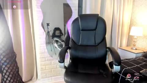 Valen online show from December 2025 12:03:02 PM