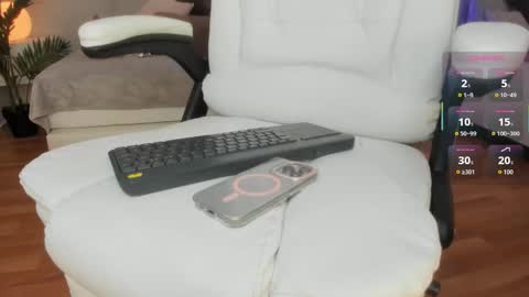 Snapshot of valentina_m17 chatting on October 2025 10:53:02 PM VALENTINA online show from October 2025 10:53:02 PM