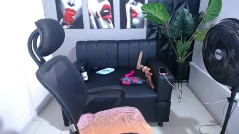 Valentina  online show from May 2026 04:45:02 PM