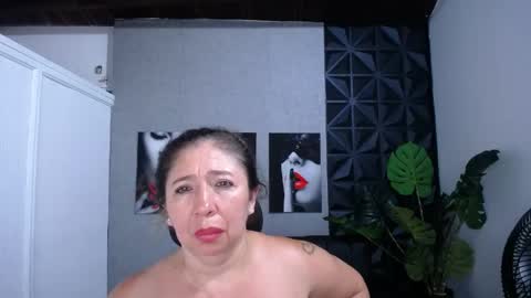 Valentina  online show from May 2026 10:40:01 PM