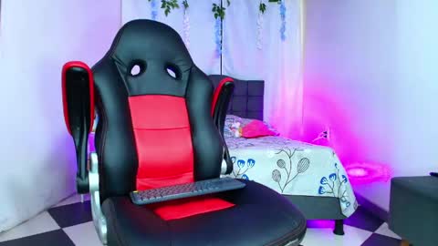 valentina_y_sneiderr online show from May 2026 11:02:01 PM